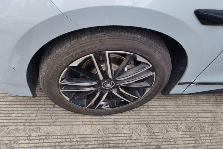 Used BYD Qin L 2025 EV 545KM Excellence Edition Left Front Wheel Hub