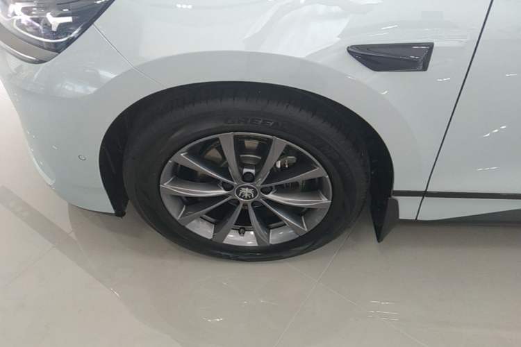 Used BYD Qin L 2025 EV 470KM Leading Edition Left Front Wheel Hub