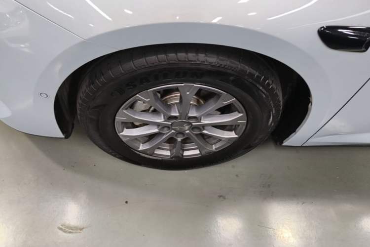 Used BYD Qin L 2025 DM-i Smart Drive 80KM Leading Model Left Front Wheel Hub