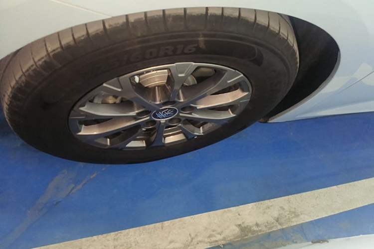 Used BYD Qin L 2025 DM-i Smart Drive 80KM Leading Model Left Front Wheel Hub