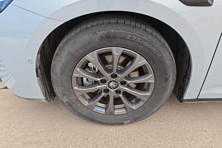 Used BYD Qin L 2025 DM-i Smart Drive 80KM Leading Model Left Front Wheel Hub