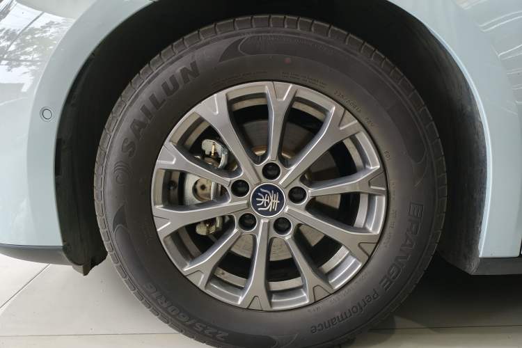 Used BYD Qin L 2025 DM-i Smart Drive 80KM Leading Model Left Front Wheel Hub