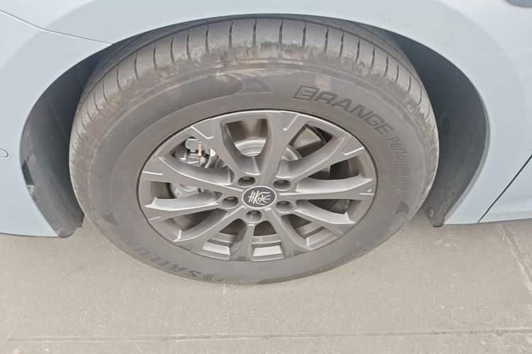 Used BYD Qin L 2025 DM-i Smart Drive 80KM Leading Model Left Front Wheel Hub