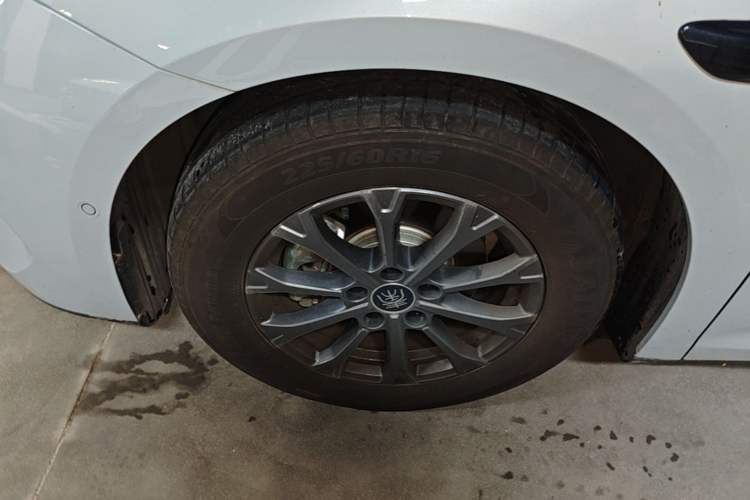 Used BYD Qin L 2025 DM-i Smart Drive 80KM Leading Model Left Front Wheel Hub