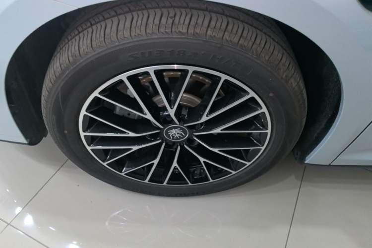 Used BYD Qin L 2025 DM-i Smart Drive 120KM Excellence Model Left Front Wheel Hub