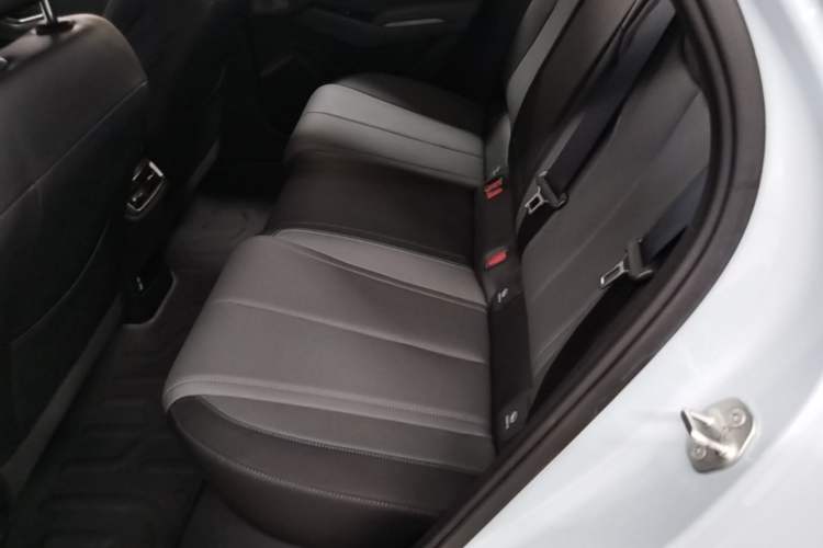 Used BYD Qin L 2025 DM-i Smart Drive 120KM Superior Model Left Rear Seat