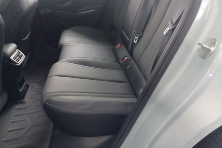 Used BYD Qin L 2025 DM-i Smart Drive 120KM Superior Model Left Rear Seat