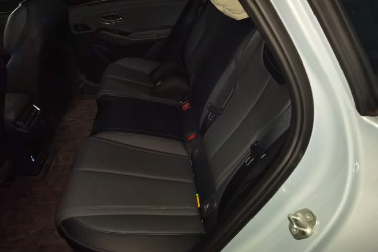 Used BYD Qin L 2025 DM-i Smart Drive 80KM Leading Model Left Rear Seat