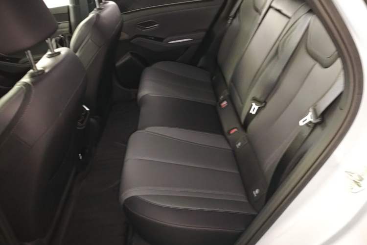 Used BYD Qin L 2025 DM-i Smart Drive 120KM Superior Model Left Rear Seat