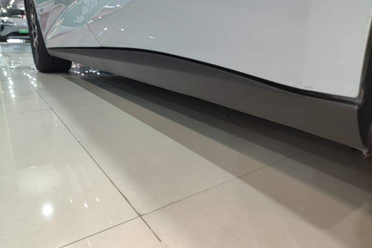 Used BYD Qin L 2025 DM-i Smart Drive 80KM Superior Model Left Side Sill