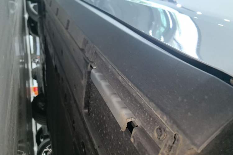 Used BYD Qin L 2025 DM-i Smart Drive 120KM Excellence Model Left Side Sill