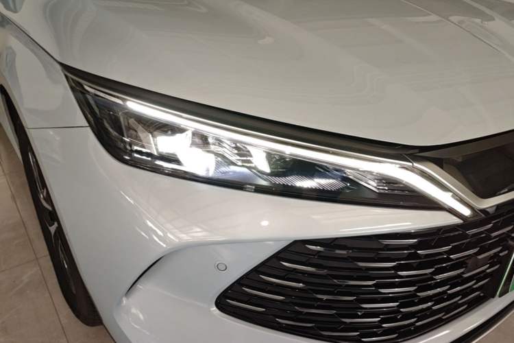 Used BYD Qin L 2025 DM-i Smart Drive 120KM Superior Model Right Front Headlight