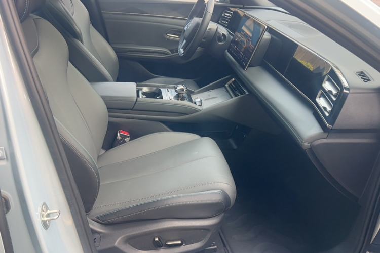 Used BYD Qin L 2025 DM-i Smart Drive 120KM Superior Model Right Front Seat