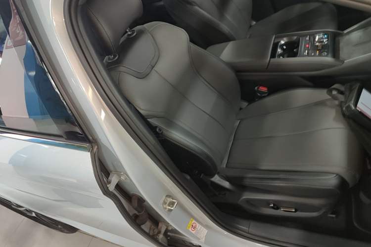 Used BYD Qin L 2025 DM-i Smart Drive 120KM Superior Model Right Front Seat