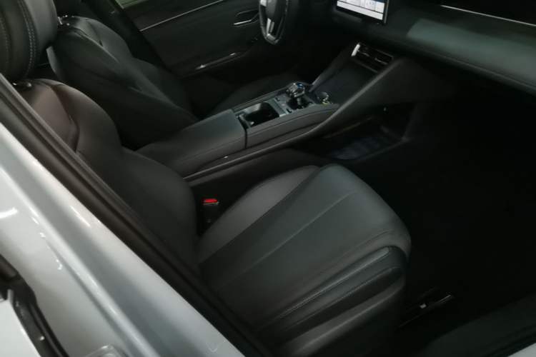 Used BYD Qin L 2025 DM-i Smart Drive 80KM Leading Model Right Front Seat