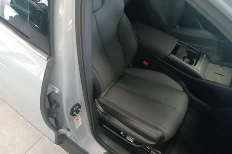 Used BYD Qin L 2025 EV 545KM Beyond Version Right Front Seat