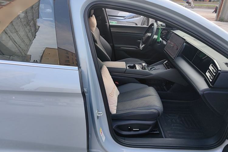 Used BYD Qin L 2025 DM-i Smart Drive 120KM Superior Model Right Front Seat