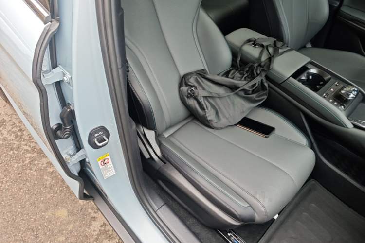 Used BYD Qin L 2025 DM-i Smart Drive 80KM Superior Model Right Front Seat