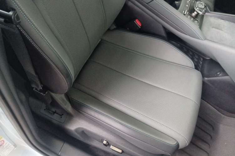 Used BYD Qin L 2025 DM-i Smart Drive 120KM Superior Model Right Front Seat