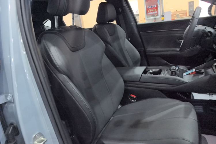 Used BYD Qin L 2025 DM-i Smart Drive 120KM Superior Model Right Front Seat
