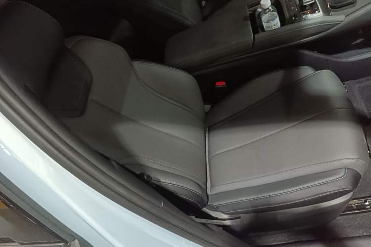 Used BYD Qin L 2025 DM-i Smart Drive 80KM Leading Model Right Front Seat