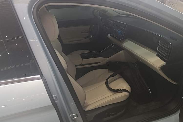 Used BYD Qin L 2025 DM-i Smart Drive 120KM Superior Model Right Front Seat