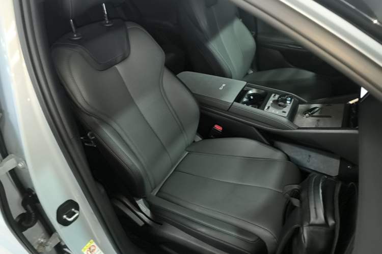 Used BYD Qin L 2025 DM-i Smart Drive 80KM Leading Model Right Front Seat