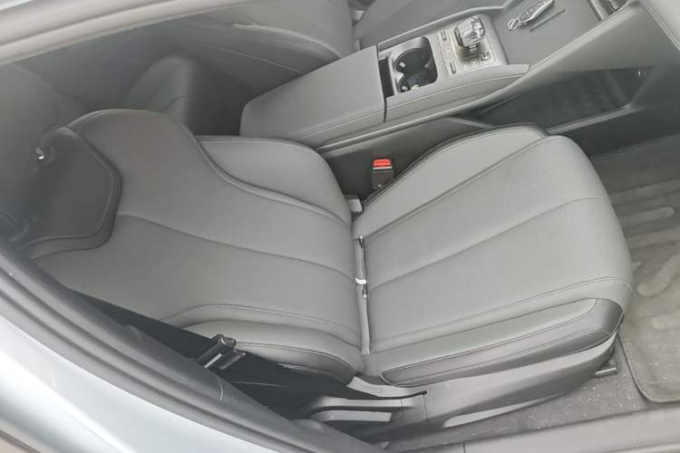 Used BYD Qin L 2025 DM-i Smart Drive 80KM Leading Model Right Front Seat