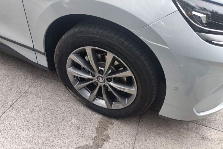 Used BYD Qin L 2025 EV 470KM Leading Edition Right Front Wheel Hub