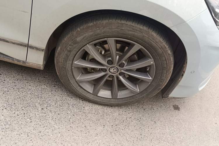 Used BYD Qin L 2025 EV 545KM Beyond Version Right Front Wheel Hub