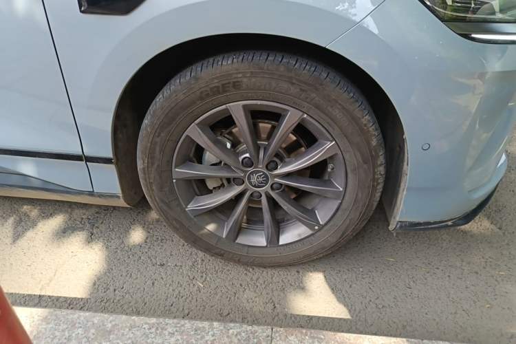 Used BYD Qin L 2025 EV 470KM Leading Edition Right Front Wheel Hub