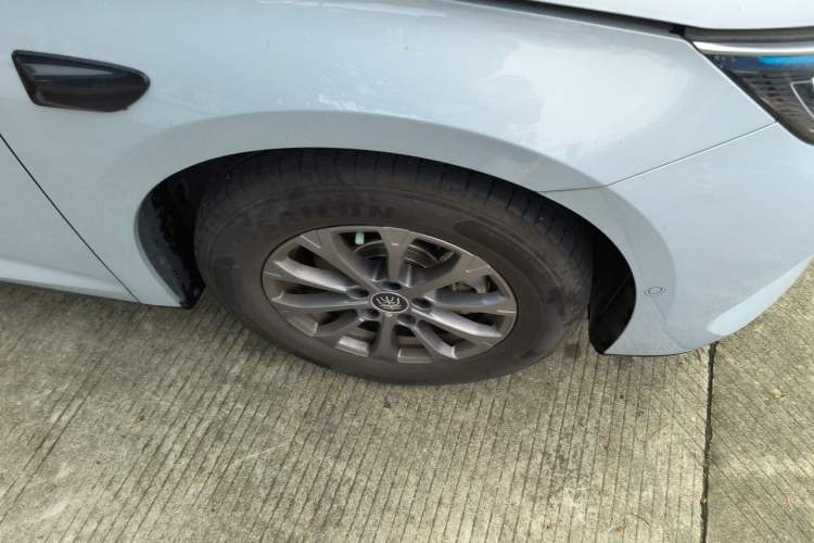 Used BYD Qin L 2025 DM-i Smart Drive 80KM Leading Model Right Front Wheel Hub
