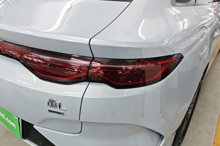 Used BYD Qin L 2025 EV 470KM Leading Edition Right Rear Taillight