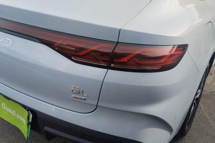 Used BYD Qin L 2025 DM-i Smart Drive 120KM Excellence Model Right Rear Taillight