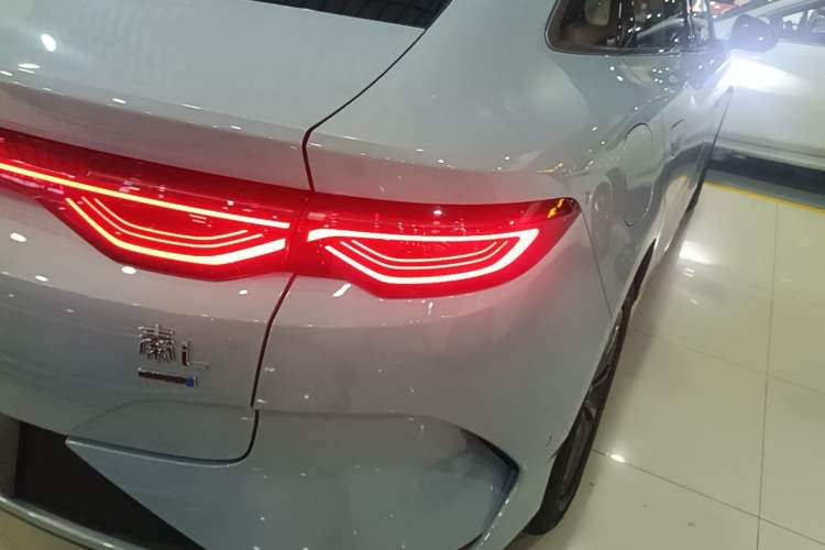 Used BYD Qin L 2025 EV 545KM Beyond Version Right Rear Taillight