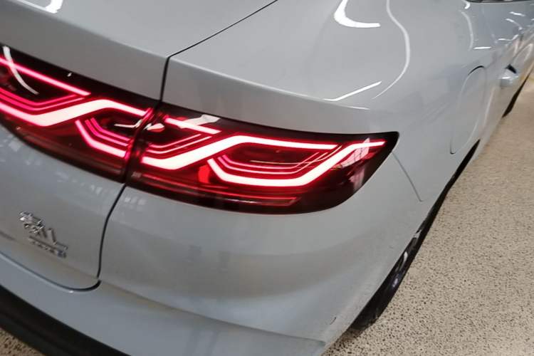 Used BYD Qin L 2025 DM-i Smart Drive 120KM Superior Model Right Rear Taillight
