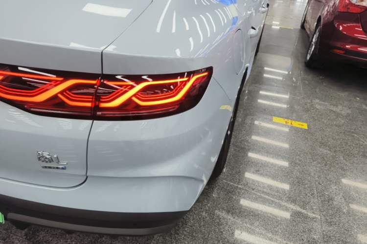 Used BYD Qin L 2025 DM-i Smart Drive 120KM Superior Model Right Rear Taillight