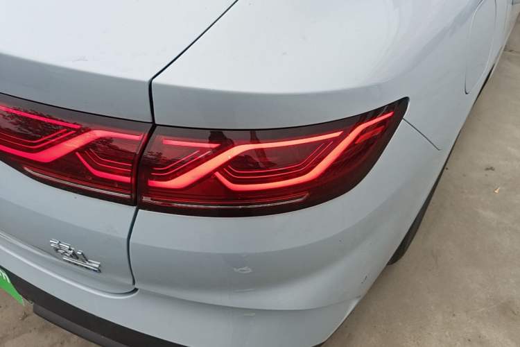 Used BYD Qin L 2025 DM-i Smart Drive 80KM Leading Model Right Rear Taillight