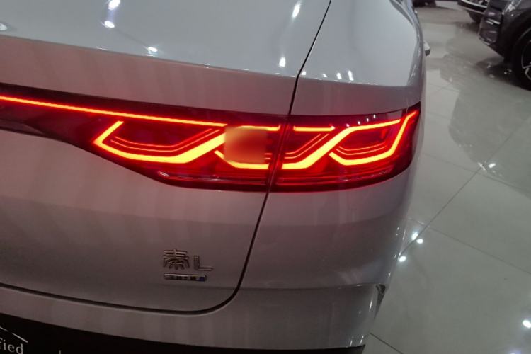 Used BYD Qin L 2025 DM-i Smart Drive 120KM Excellence Model Right Rear Taillight