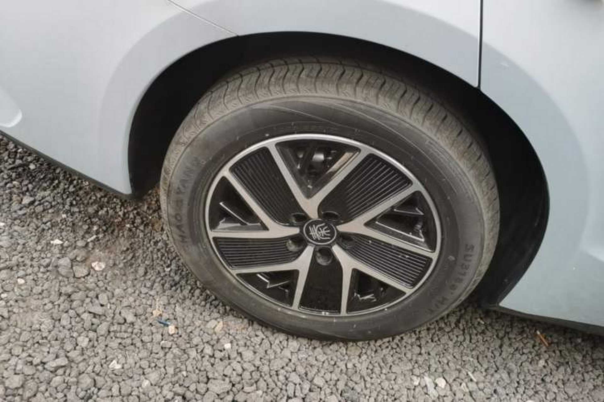 Used BYD Qin L 2025 DM-i Smart Drive 120KM Superior Model Right Rear Wheel Hub