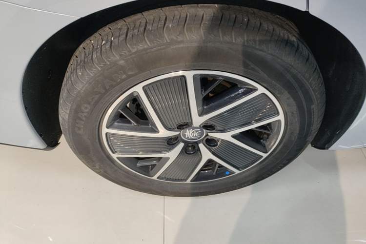 Used BYD Qin L 2025 DM-i Smart Drive 120KM Superior Model Right Rear Wheel Hub