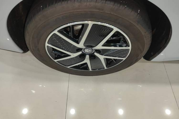 Used BYD Qin L 2025 DM-i Smart Drive 80KM Superior Model Right Rear Wheel Hub