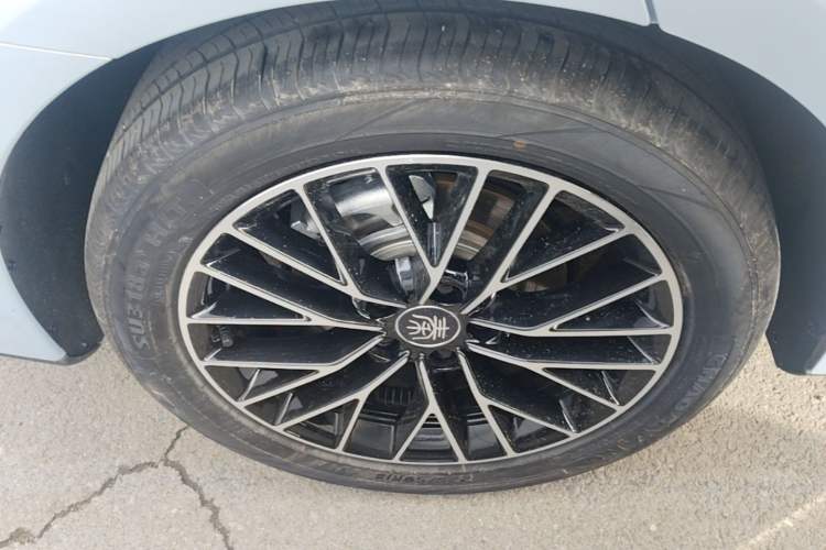 Used BYD Qin L 2025 DM-i Smart Drive 120KM Excellence Model Right Rear Wheel Hub