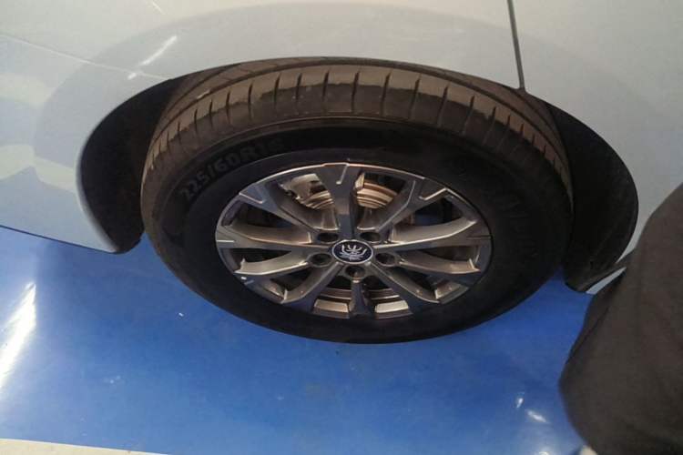 Used BYD Qin L 2025 DM-i Smart Drive 80KM Leading Model Right Rear Wheel Hub