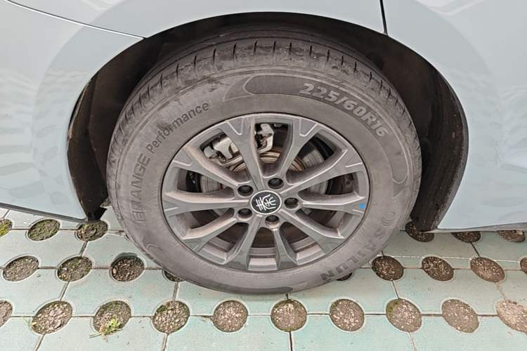 Used BYD Qin L 2025 DM-i Smart Drive 80KM Leading Model Right Rear Wheel Hub