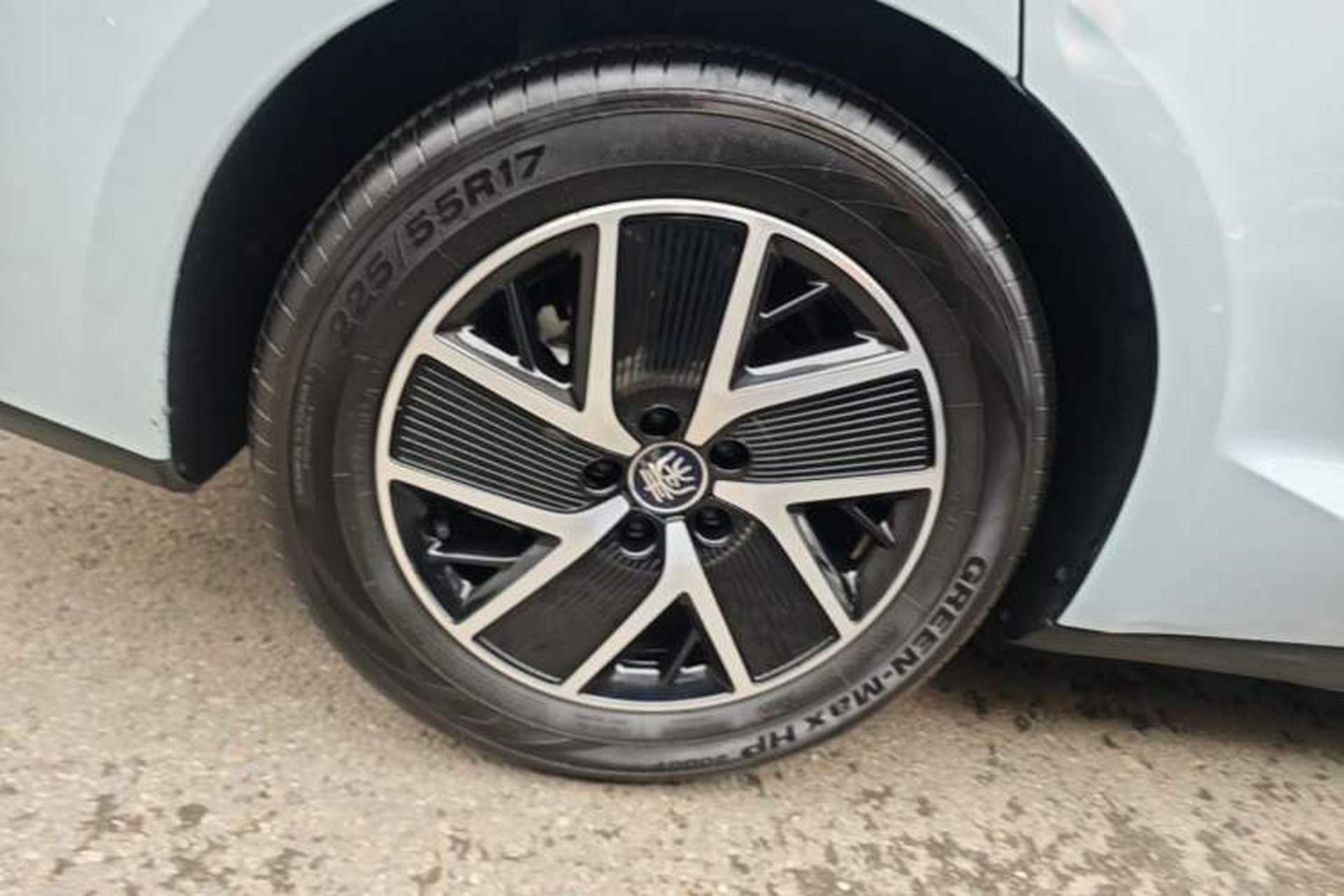 Used BYD Qin L 2025 DM-i Smart Drive 80KM Superior Model Right Rear Wheel Hub