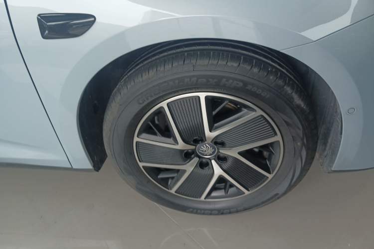 Used BYD Qin L 2025 DM-i Smart Drive 120KM Superior Model Right Rear Wheel Hub