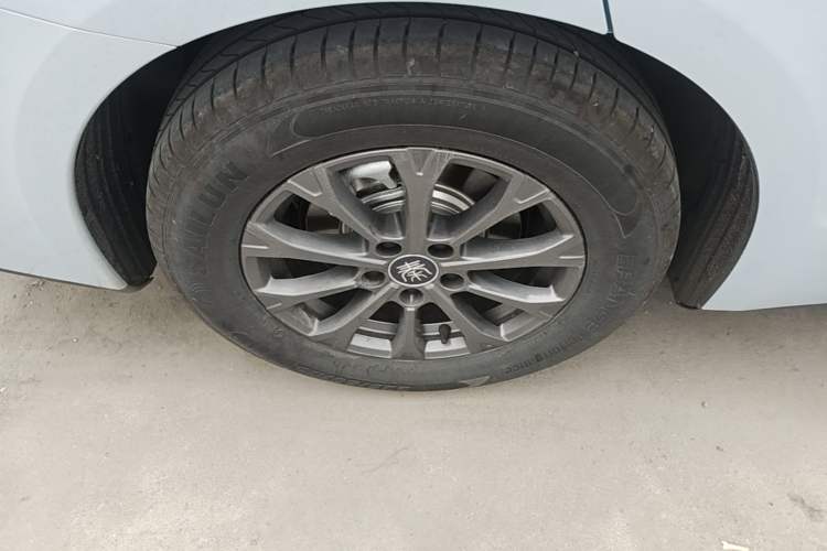 Used BYD Qin L 2025 DM-i Smart Drive 80KM Leading Model Right Rear Wheel Hub