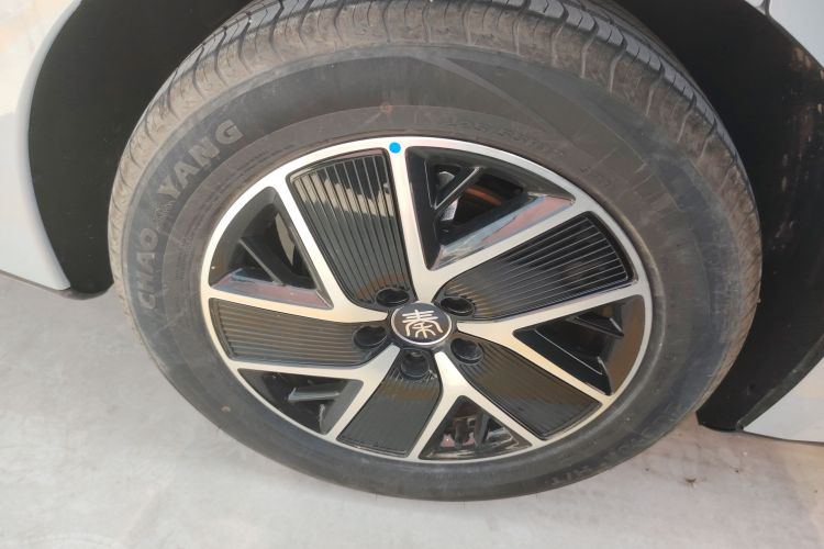 Used BYD Qin L 2025 DM-i Smart Drive 120KM Superior Model Right Rear Wheel Hub