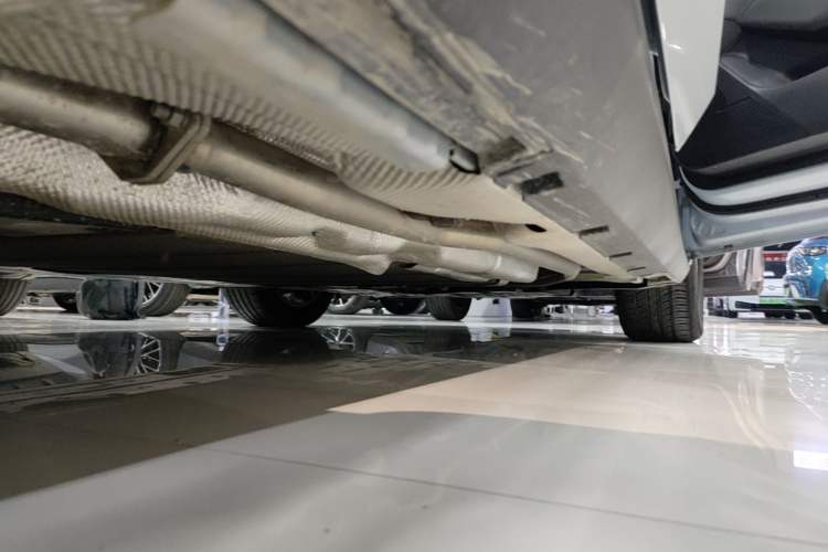 Used BYD Qin L 2025 DM-i Smart Drive 120KM Superior Model Right Side Sill